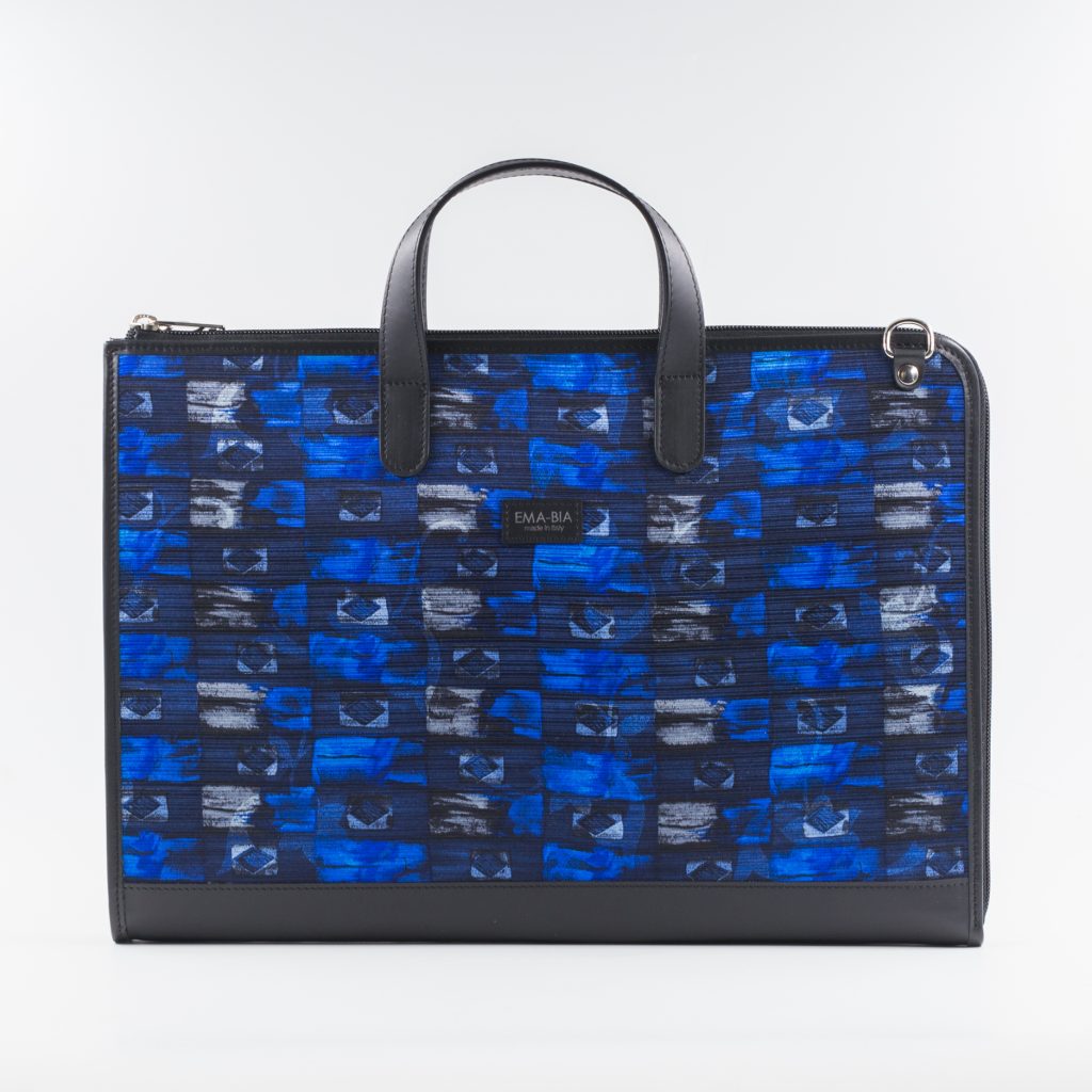 Borsa 24 ore blu in seta con finiture in pelle