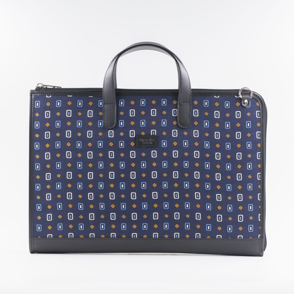 Borsa porta documenti blu in seta con stampa geometrica