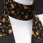 Scaldacollo in seta con stampa floreale oro dettagli