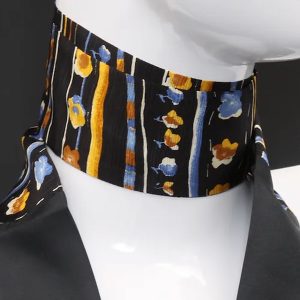 Scaldacollo in seta nero con stampa floreale stilizzata collezione 2023
