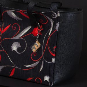 Borsa nera con fantasia floreale rossa