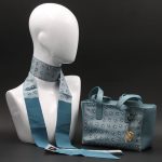 Borsa a spalla da donna in seta e pelle blu