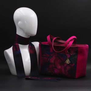 Borsa in camoscio viola da giorno e seta