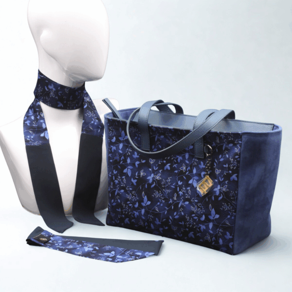 Dunkelblaue Damentasche mit Blumen- Silky kit 30