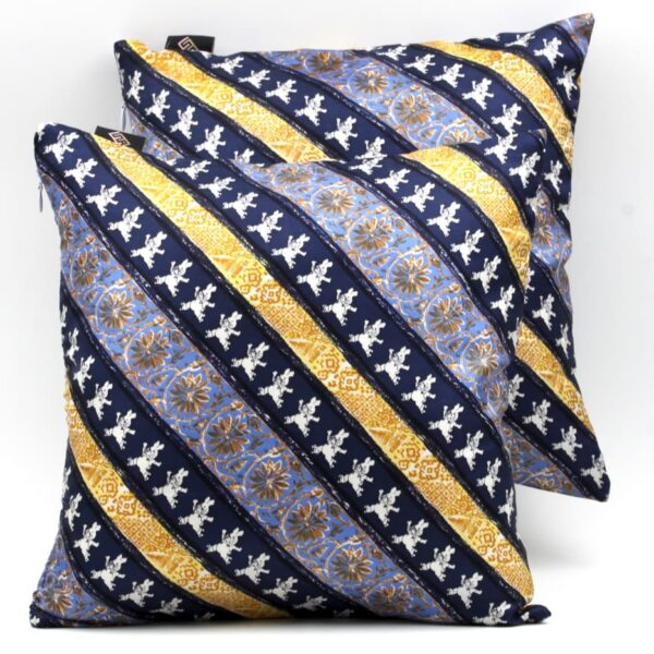 Cuscini quadrati arredo con fantasia blu