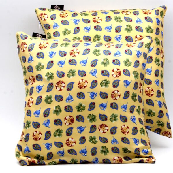 Cuscini quadrati arredo con stampa floreale giallo