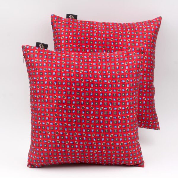 Cuscini quadrati arredo con stampa geometrica rosso