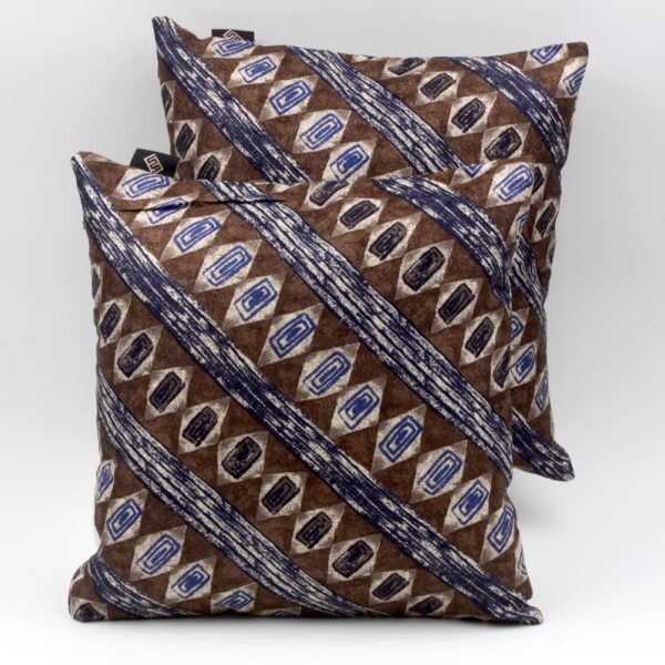 Cuscini quadrati arredo con stampa marrone