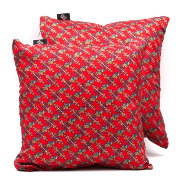 Cuscini quadrati arredo con stampa rossa