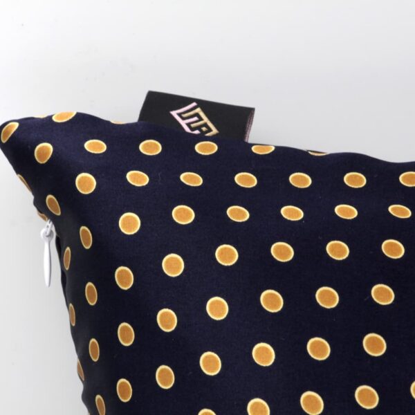 Cuscini quadrati arredo con stampa pois blu