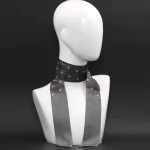 Foulard pura seta grigia stampa geometrica