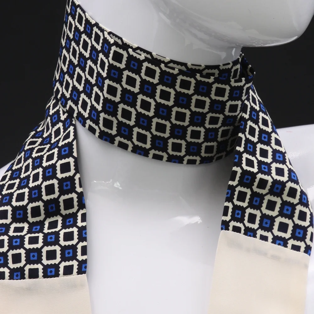 foulard-in-pure-silk-blue-with-print