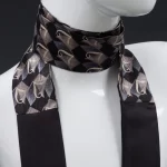 foulard-in-pure-silk-patterned-with-black-tails