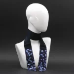 foulard-in-seta-blu-con-stampa-floreale