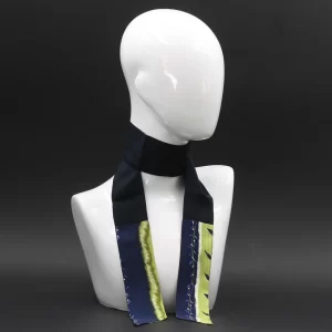 foulard-in-seta-blu-con-stampa-geometrica-verde