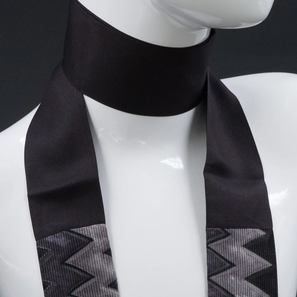 foulard-in-silk-black-geometric-print