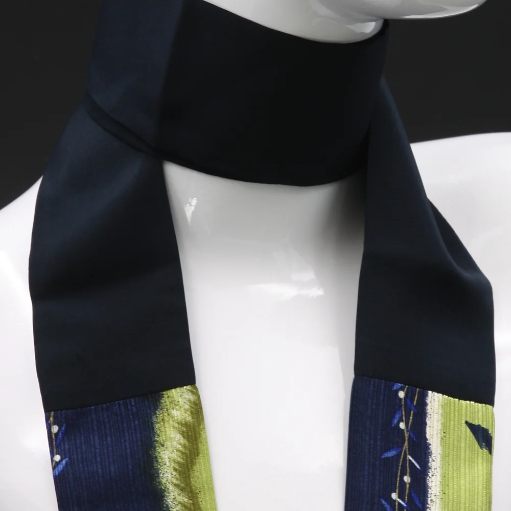 foulard-in-silk-blue-with-geometric-print-green