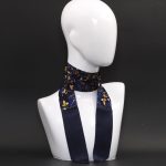 Foulard piccolo blu in pura seta con stampa