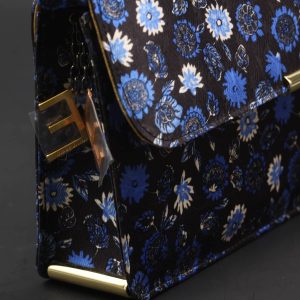 Kit Clutch con fiori stilizzati blu