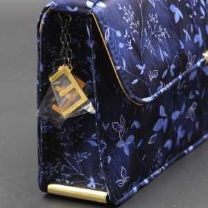 Kit Clutch pochette in seta e pelle blu