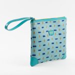 Mini pochette blu e verde acqua con stampa geometrica