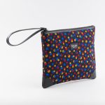 Mini pochette con stampa geometrica e finiture in pelle