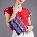 Mini pochette in seta con stampa fantasia
