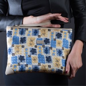 Pochette beige in seta con stampa fantasia