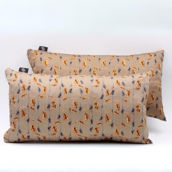Cuscini rettangolari decorativi in seta beige Silky Pillows Rectangular